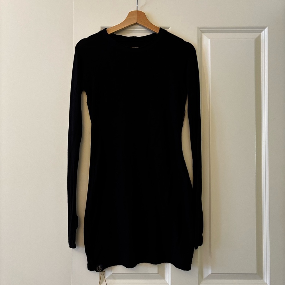Elegant Black and Gold Women's Dress - Picture 10 of 15
